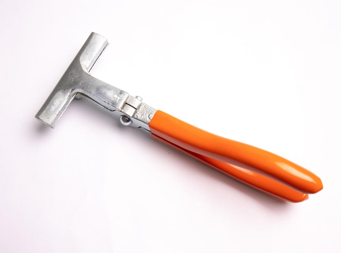 Webbing plier with wide bit Webbing plier with wide bit