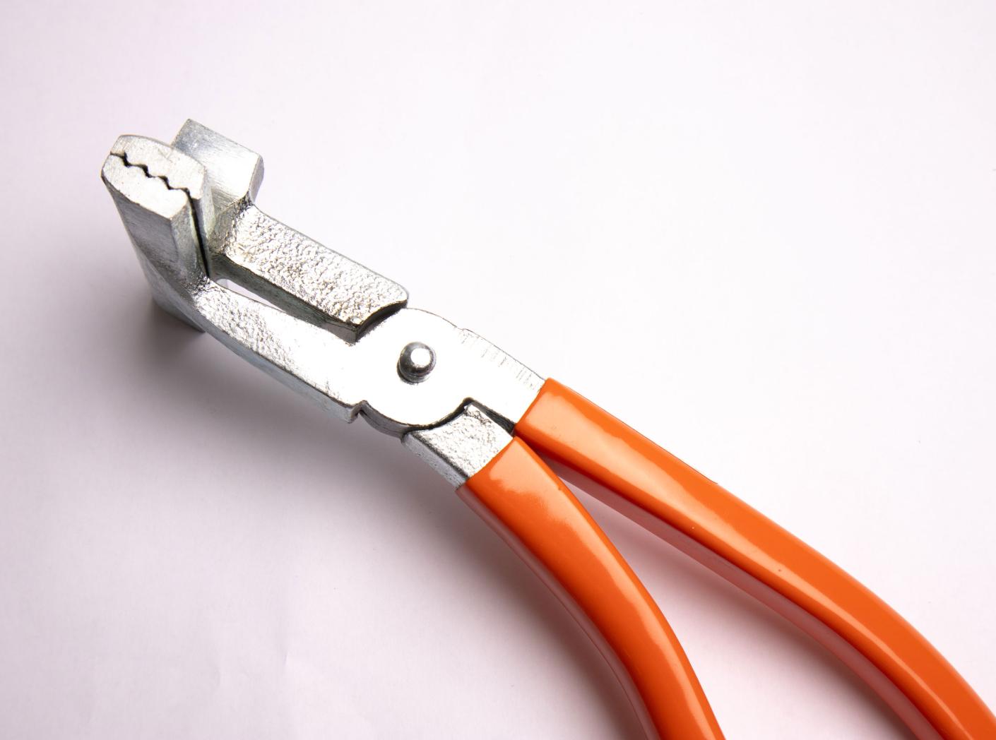 Webbing plier with wide bit Webbing plier with wide bit