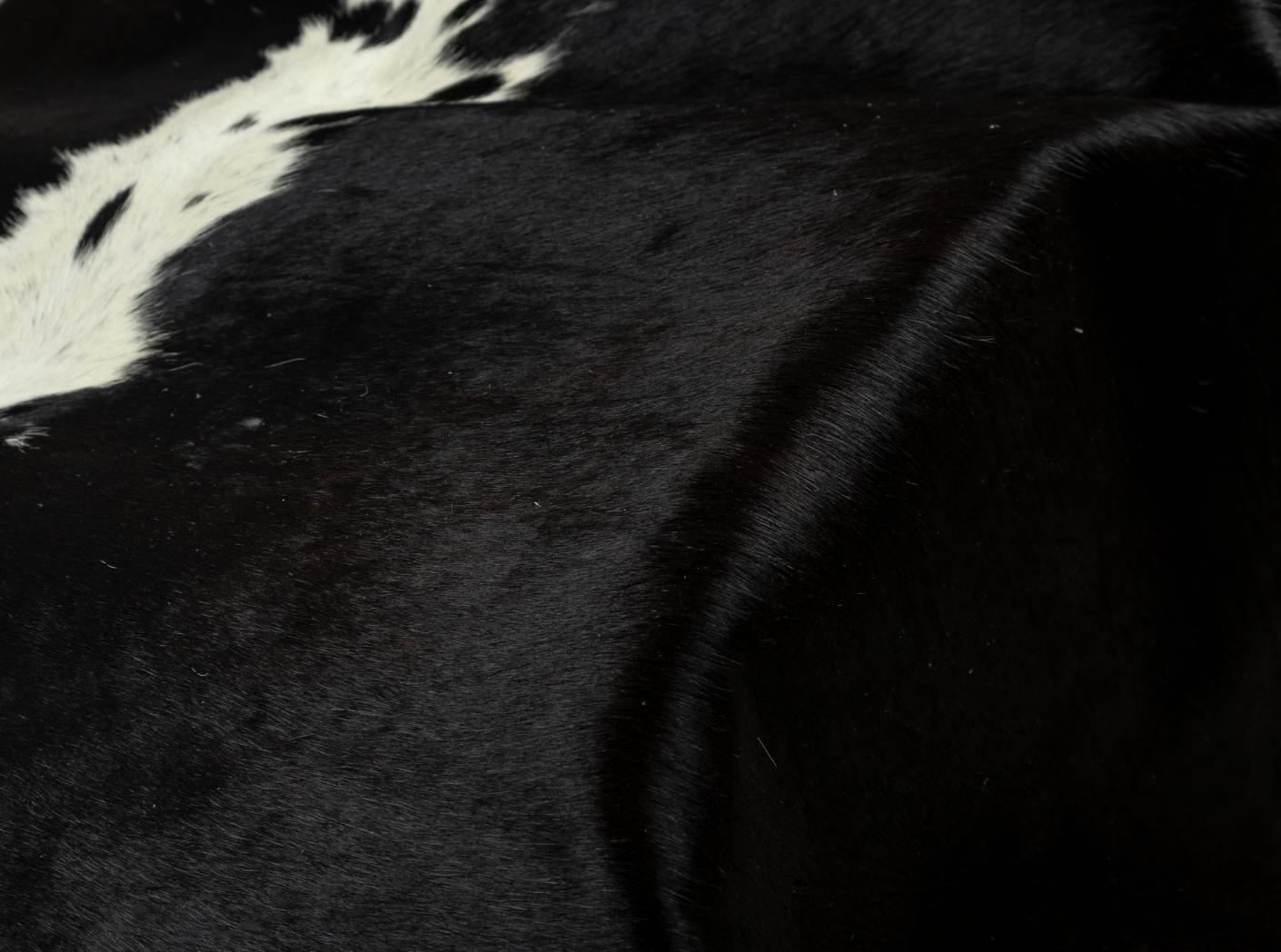 Cow hide Black/White with hair Cow hide Black/White with hair