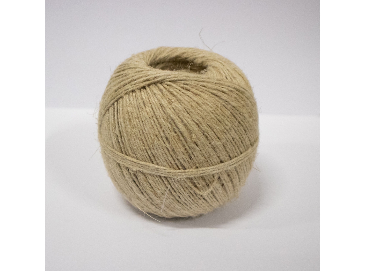 Linen twine 4 threads, 0,2kg/rl Linen twine 4 threads, 0,2kg/rl