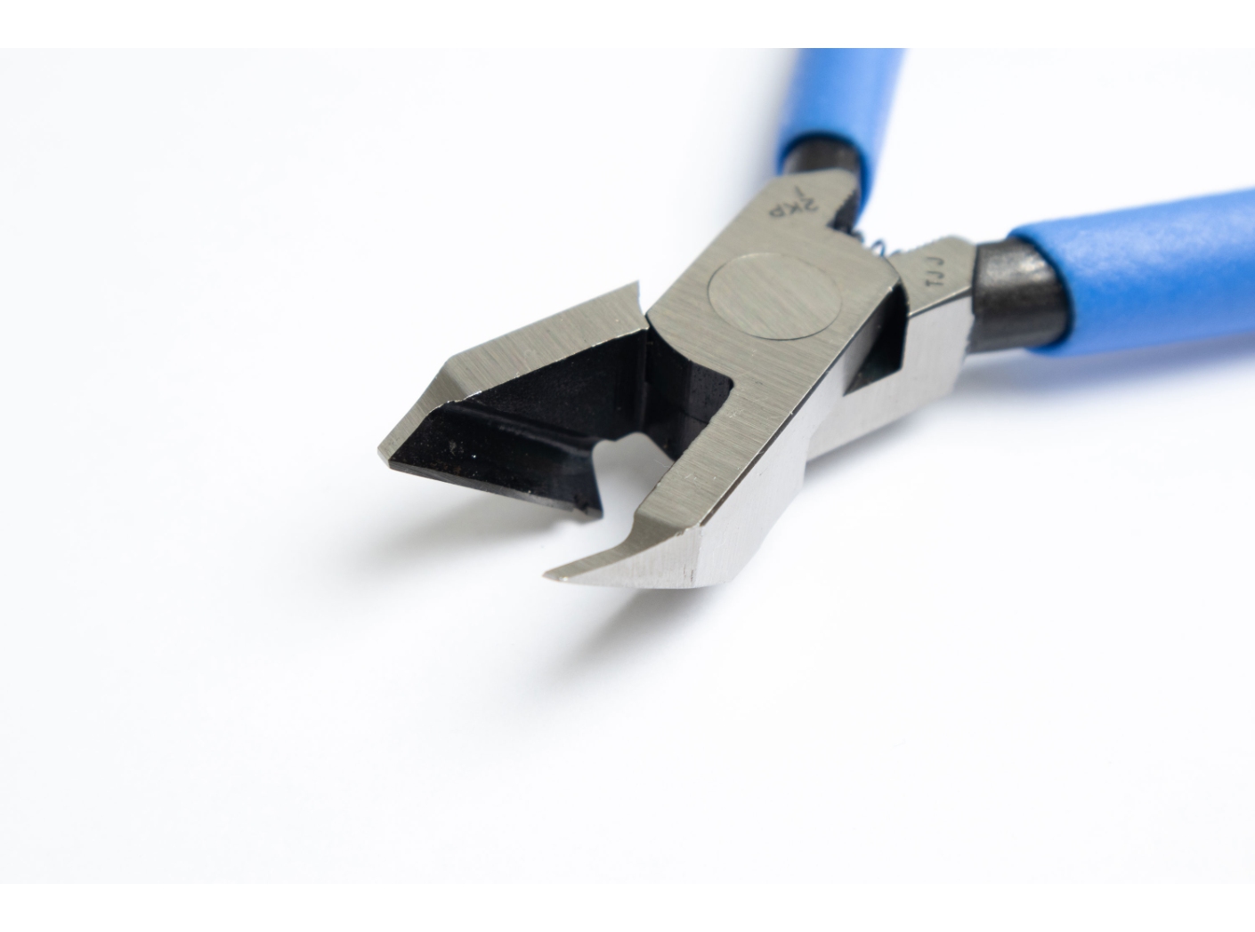 Curved plier with spring, 150mm Curved plier with spring, 150mm